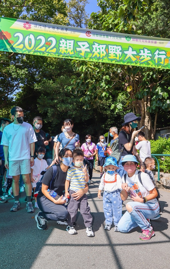 2022親子郊野大步行--參與者合照.jpg